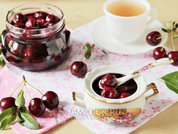 Фото блюда: Густое варенье из вишни с косточками