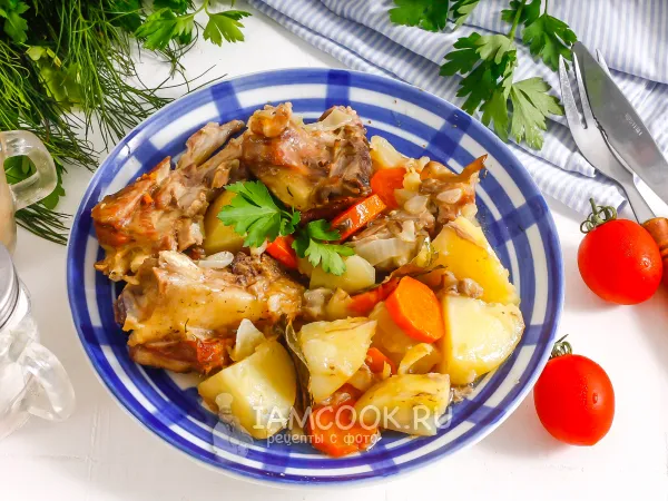 Фото блюда: Жаркое из баранины в горшочках в духовке