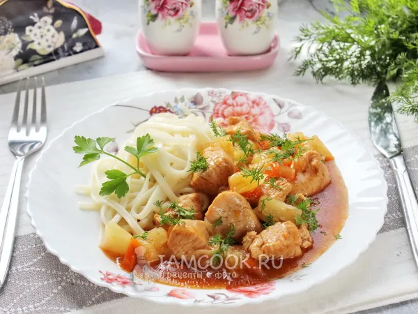 Фото блюда: Индейка с ананасами в кисло-сладком соусе