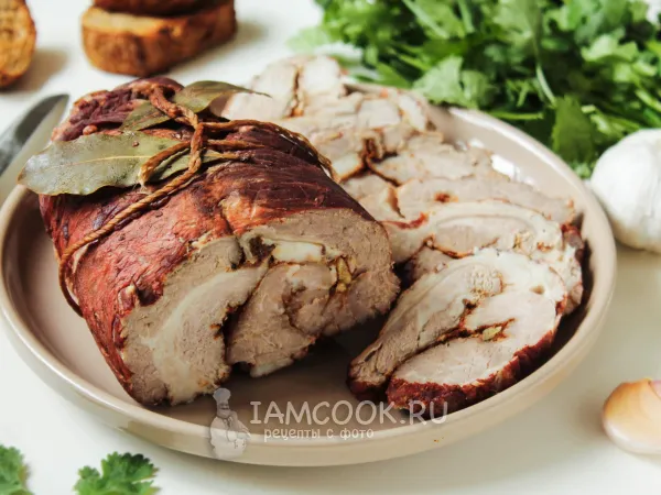 Фото блюда: Рулет из свиной грудинки в луковой шелухе
