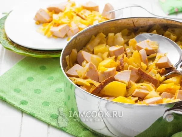 Фото блюда: Тушёная капуста с картошкой и колбасой