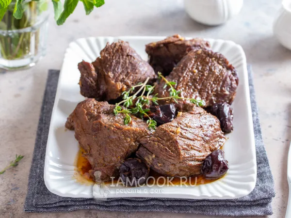 Фото блюда: Говядина с черносливом в рукаве в духовке