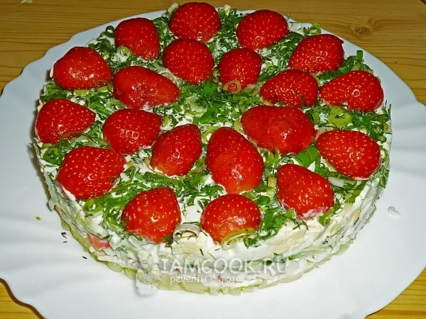 Фото блюда: Салат «Клубничная грядка»