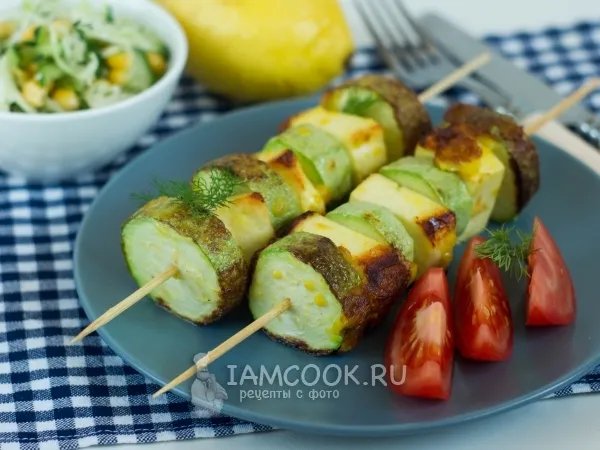 Фото блюда: Шашлык из кабачков с сыром на шпажках на сковороде