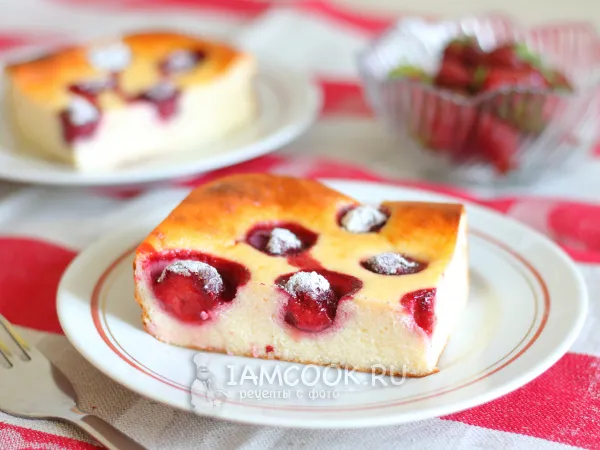 Фото блюда: Творожная запеканка с клубникой и манкой