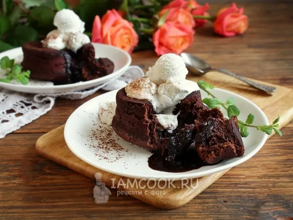 Фото блюда: Шоколадный фондан с мороженым