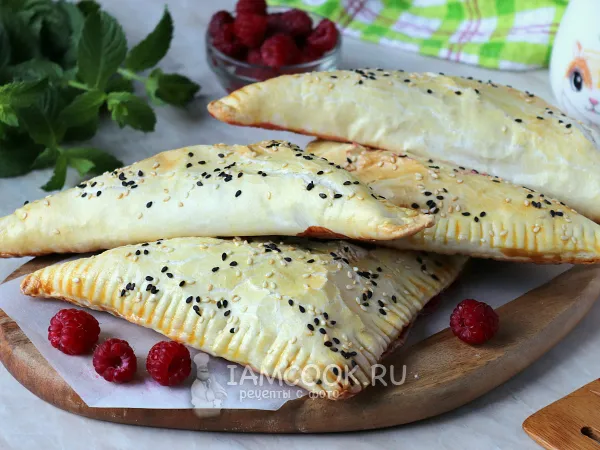 Фото блюда: Слойки с малиной (из слоеного теста)