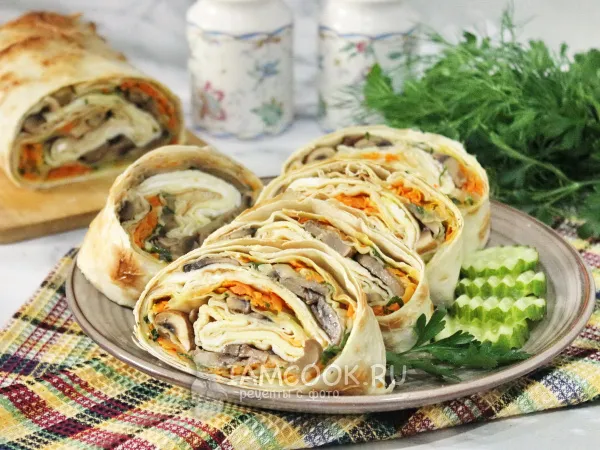 Фото блюда: Рулет из лаваша с грибами в духовке