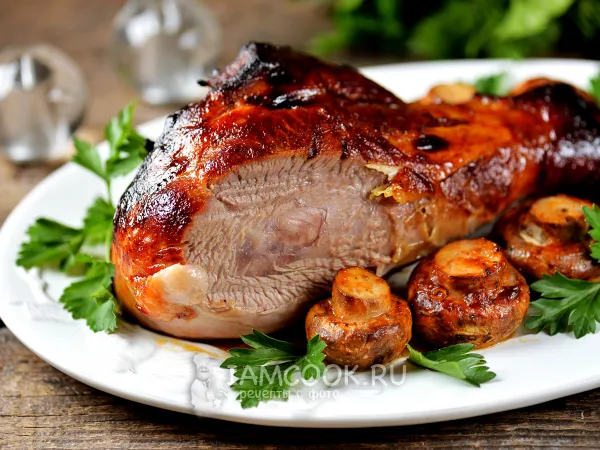 Фото блюда: Голень индейки с грибами в духовке