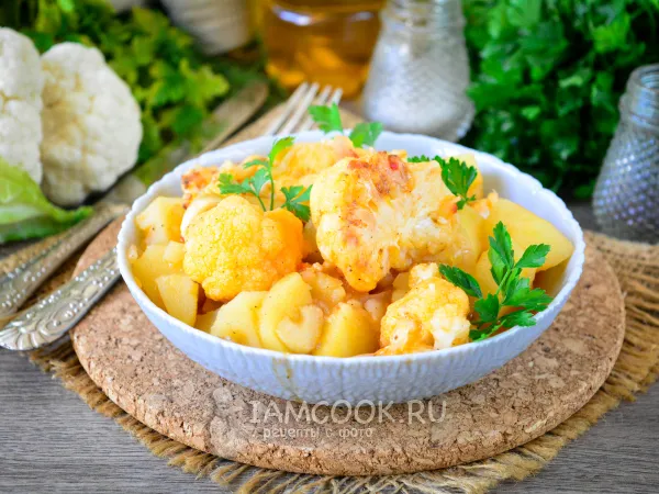 Фото блюда: Тушеная картошка с цветной капустой