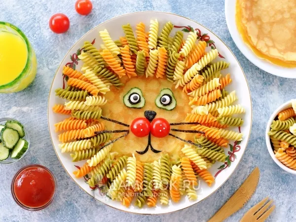 Фото блюда: Паста с блинчиками «Лев» (детский фуд арт)