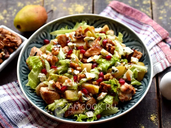 Фото блюда: Салат с индейкой, грушей и сыром Дор Блю