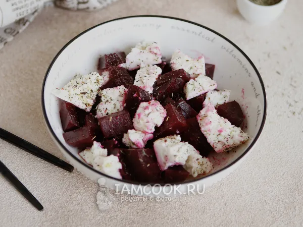 Фото блюда: Салат с брынзой и свёклой