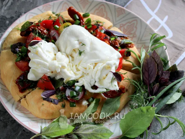 Фото блюда: Фокачча с бурратой и томатами