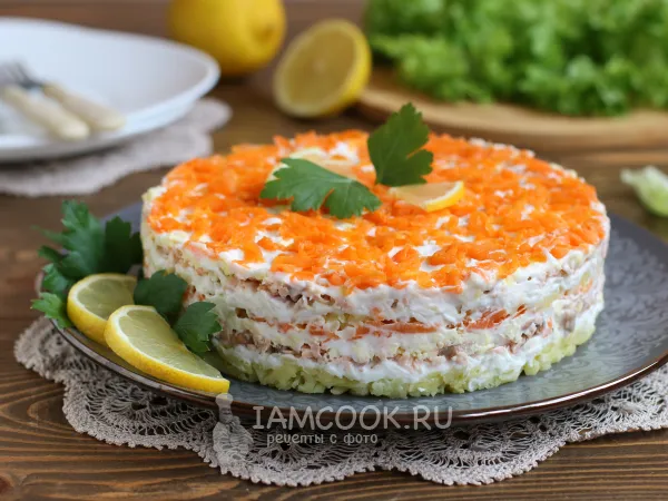 Фото блюда: Салат «Лисья шубка» с красной рыбой