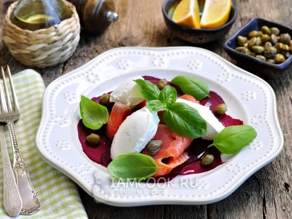 Фото блюда: Салат из свеклы с творожным сыром и лососем