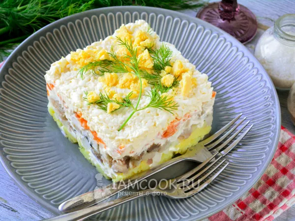 Фото блюда: Салат «Мимоза» с копченой скумбрией