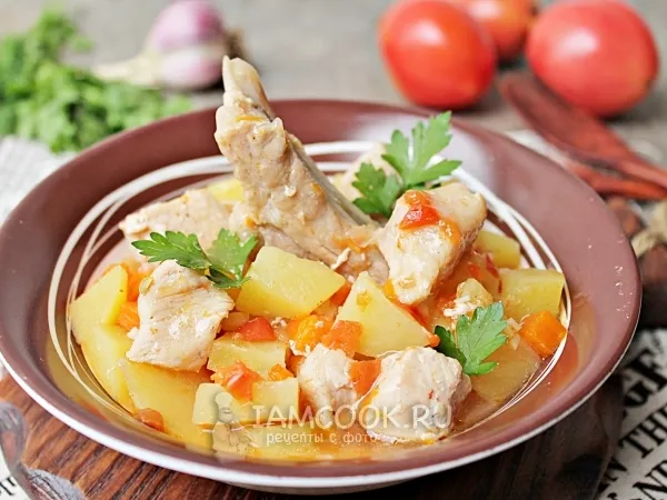 Фото блюда: Тушеная картошка с мясом в кастрюле