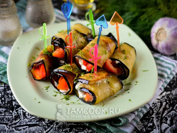 Фото блюда: Рулетики из баклажанов с чесноком и помидорами