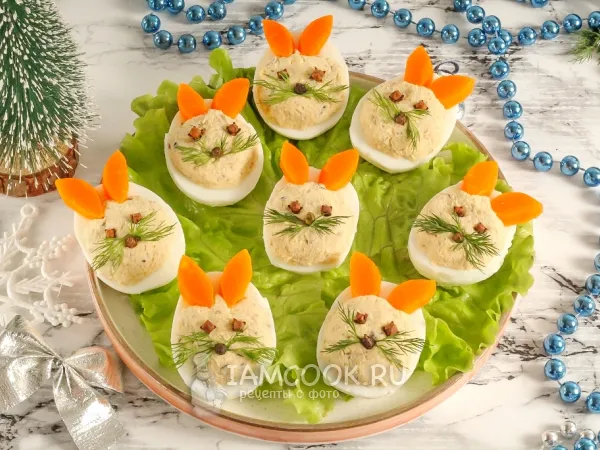 Фото блюда: Фаршированные яйца «Кролики» со шпротами на Новый год 2023