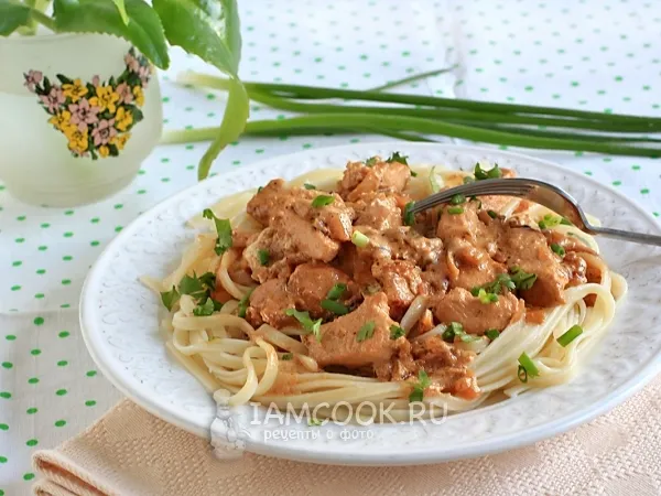 Фото блюда: Спагетти с курицей в сметанном соусе