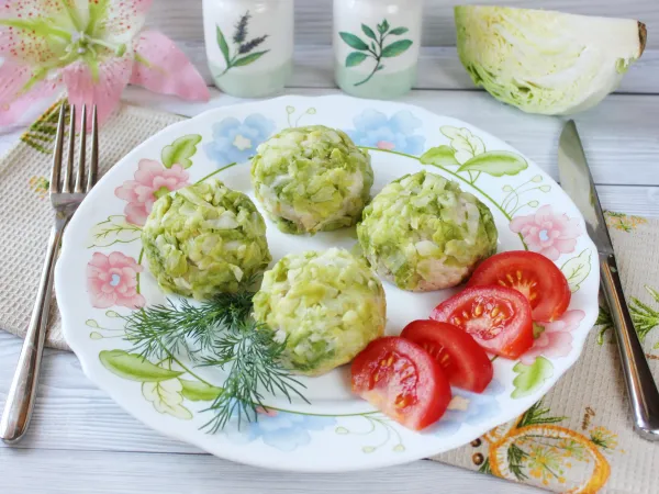 Фото блюда: Куриные тефтели в молодой капусте