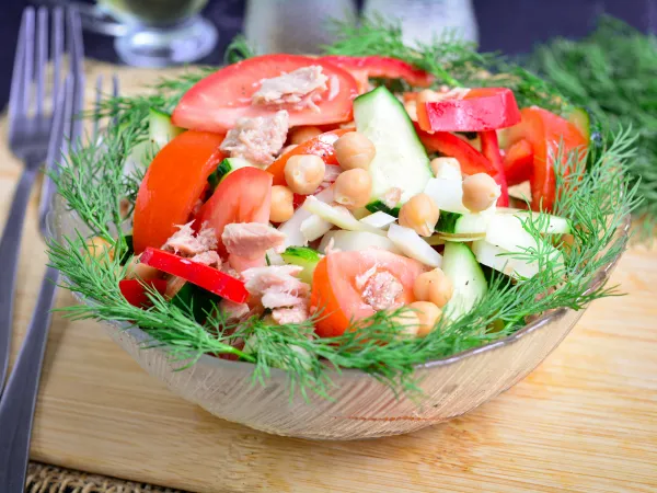 Фото блюда: Салат с нутом и тунцом