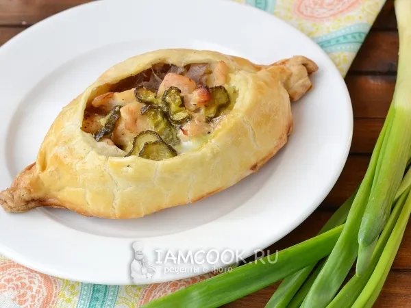 Фото блюда: Лодочки из слоёного теста с курицей