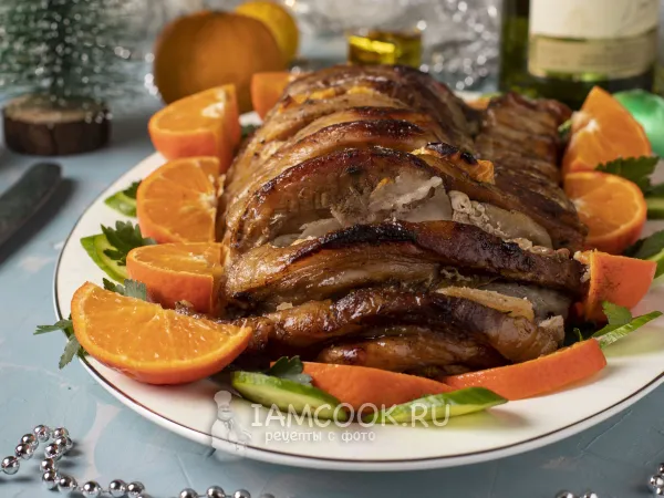 Фото блюда: Гармошка из свинины, запечённая с яблоками и мандаринами