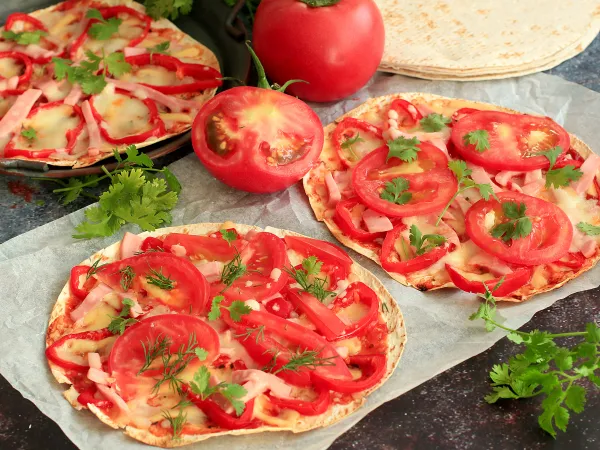 Фото блюда: Пицца на тортилье на сковороде