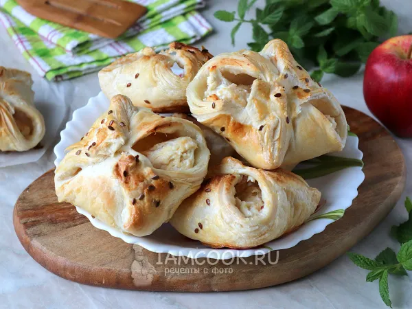 Фото блюда: Слойки с яблоком и творогом