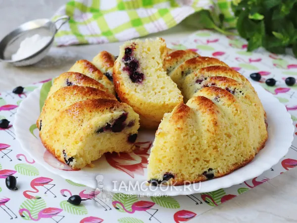 Фото блюда: Манник с черной смородиной на кефире