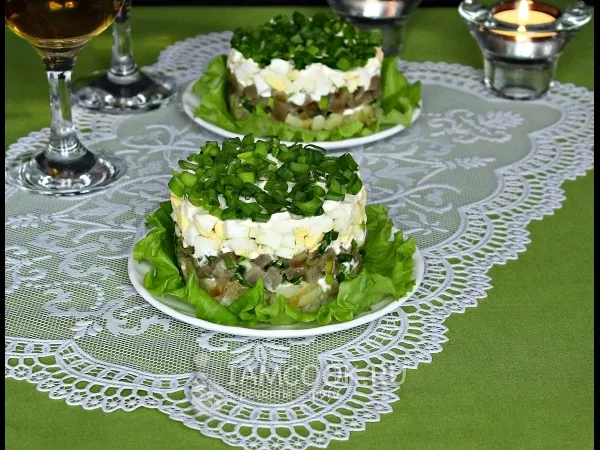 Фото блюда: Салат с солеными грибами