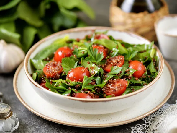 Фото блюда: Салат с киноа и шпинатом