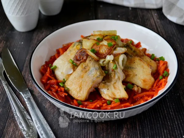 Фото блюда: Жареный судак с луком и морковью