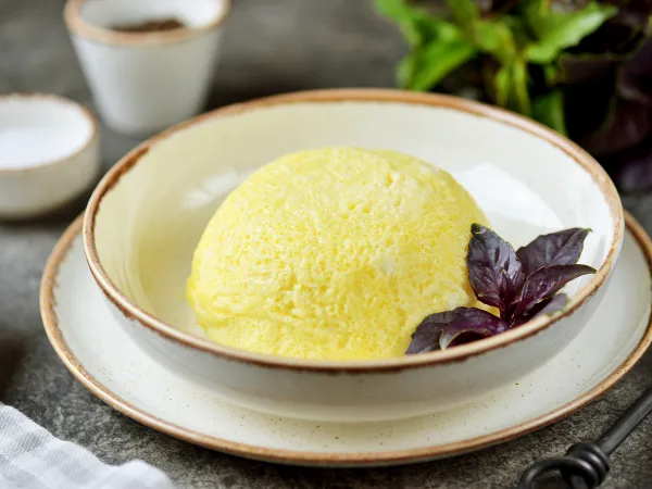 Фото блюда: Пышный омлет с молоком в микроволновке