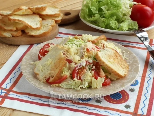 Фото блюда: Салат «Цезарь» с пекинской капустой и курицей