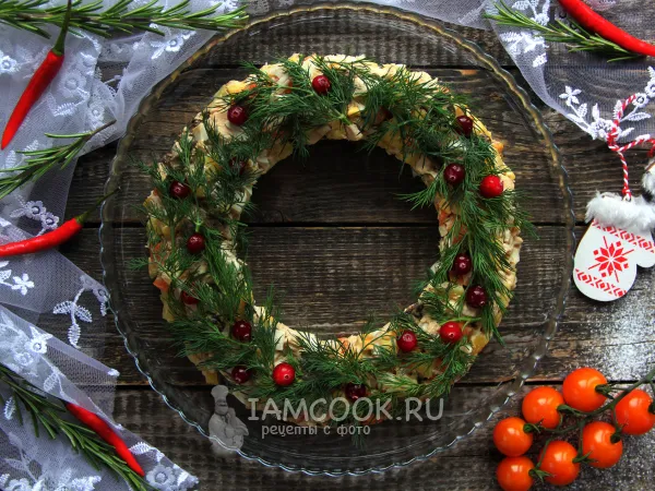 Фото блюда: Салат «Рождественский венок» с сушеными грибами и курицей