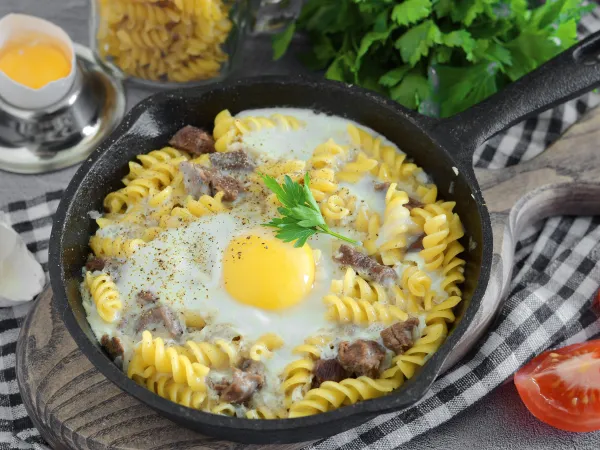 Фото блюда: Макароны с тушенкой и яйцом