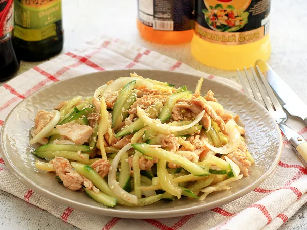 Фото блюда: Салат с куриным филе, огурцом и перцем