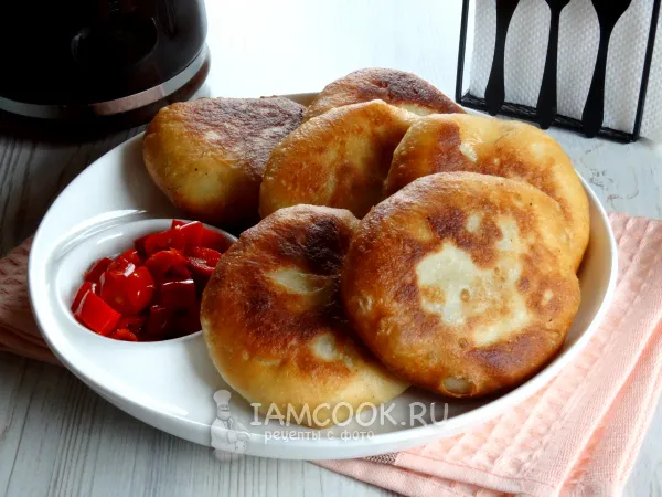 Фото блюда: Беляши на кефире с дрожжами на сковороде (с мясом)