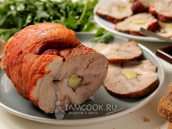 Фото блюда: Рулет из свиной рульки в луковой шелухе