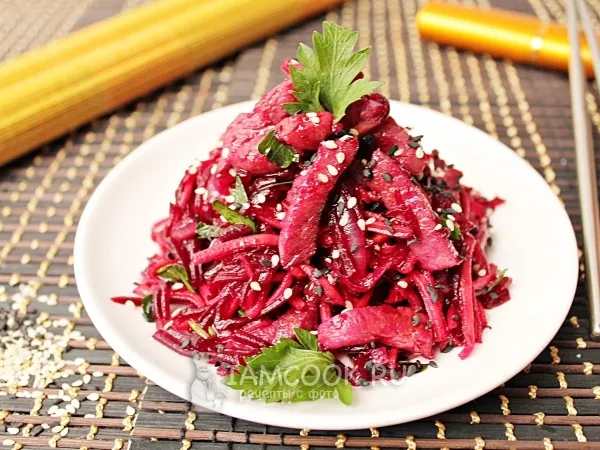 Фото блюда: Салат со свеклой и свининой