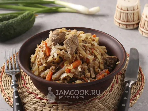 Фото блюда: Гречка с говядиной и капустой в сковороде
