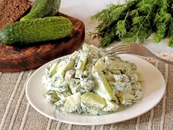 Фото блюда: Огуречный салат с оливками и сметаной