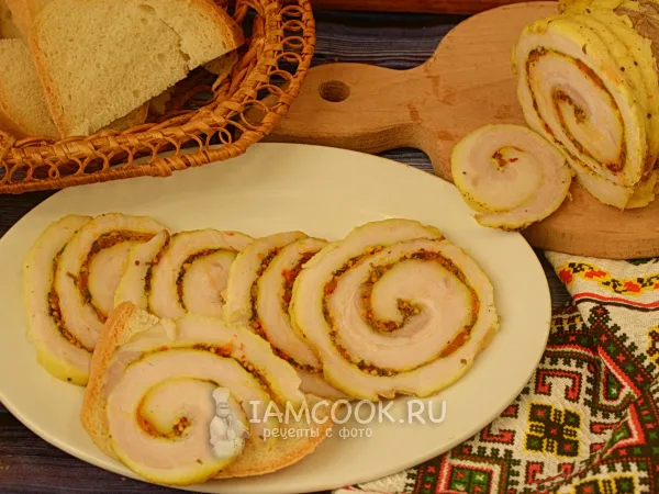 Фото блюда: Вареный рулет из пузанины с морковью