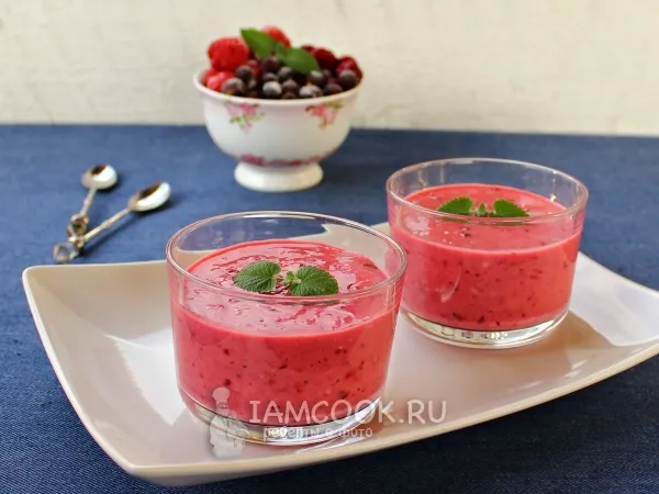 Фото блюда: Смузи с ягодами, имбирем и овсянкой