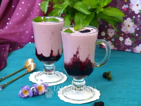 Фото блюда: Творожный коктейль на ряженке с шелковицей