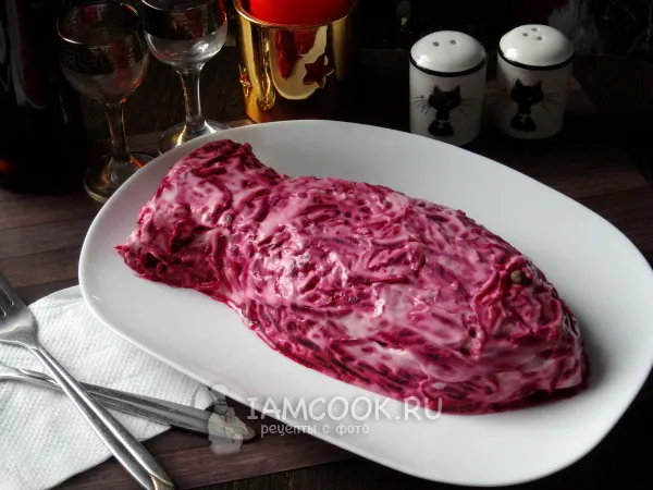 Фото блюда: «Селедка под шубой» с копченой скумбрией