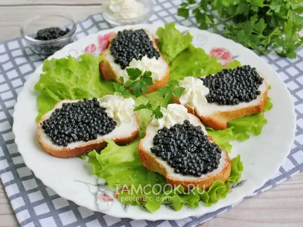 Фото блюда: Брускетта с черной икрой